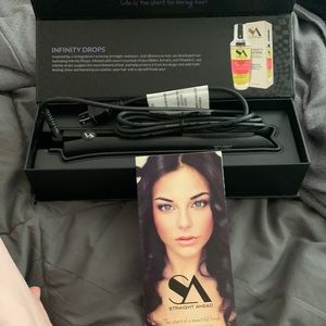 Bionic pro flat iron by Straight Ahead